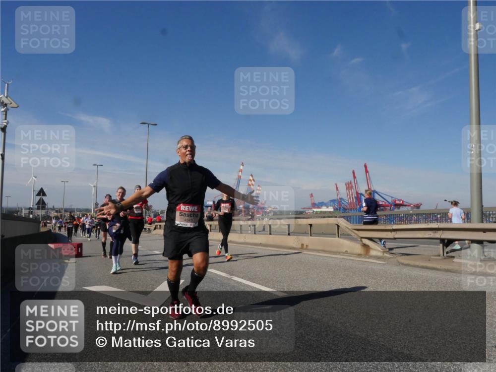 03.10.2025 - Köhlbrandbrückenlauf Matties Gatica Varas http://msf.ph/oto/8992505 03.10.2025 12:44:27 Position 2 4343 meine-sportfotos.de