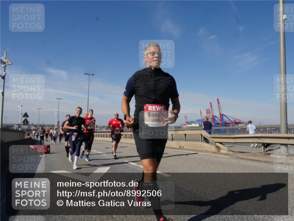 03.10.2025 - Köhlbrandbrückenlauf Matties Gatica Varas http://msf.ph/oto/8992506 03.10.2025 12:44:28 Position 2 4343 meine-sportfotos.de
