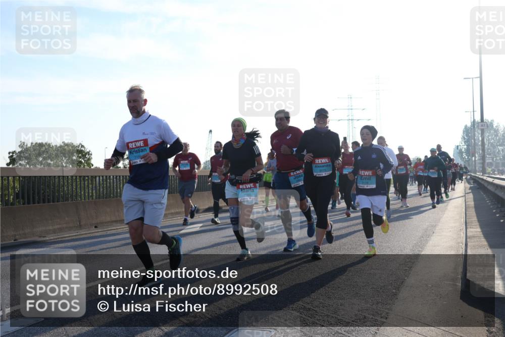 03.10.2025 - Köhlbrandbrückenlauf Luisa Fischer http://msf.ph/oto/8992508 03.10.2025 10:18:05 Position 3 3166, 1093, 3175, 3178 meine-sportfotos.de
