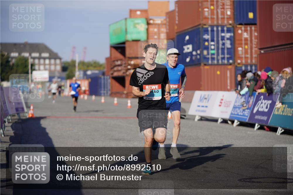 03.10.2025 - Köhlbrandbrückenlauf Michael Burmester http://msf.ph/oto/8992510 03.10.2025 09:52:07 Ziel 1026, 1187, 2722, 3248, 3756 meine-sportfotos.de