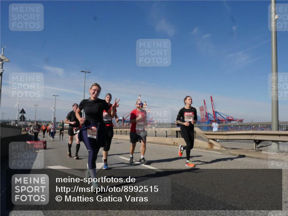 03.10.2025 - Köhlbrandbrückenlauf Matties Gatica Varas http://msf.ph/oto/8992515 03.10.2025 12:44:29 Position 2 4822 meine-sportfotos.de