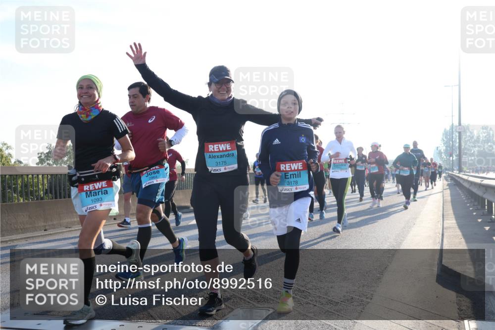 03.10.2025 - Köhlbrandbrückenlauf Luisa Fischer http://msf.ph/oto/8992516 03.10.2025 10:18:06 Position 3 1093, 2964, 3175, 3178 meine-sportfotos.de