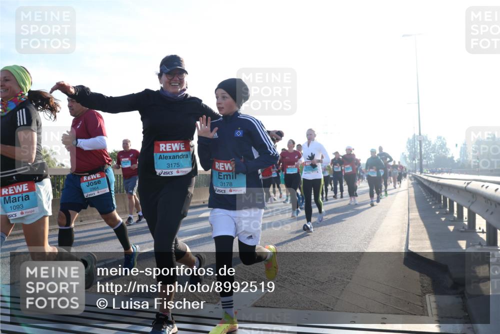 03.10.2025 - Köhlbrandbrückenlauf Luisa Fischer http://msf.ph/oto/8992519 03.10.2025 10:18:06 Position 3 1093, 2964, 3175, 3178, 00 meine-sportfotos.de