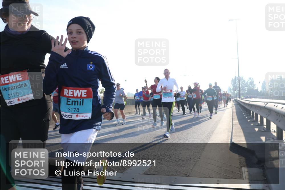 03.10.2025 - Köhlbrandbrückenlauf Luisa Fischer http://msf.ph/oto/8992521 03.10.2025 10:18:06 Position 3 3175, 3178, 00 meine-sportfotos.de