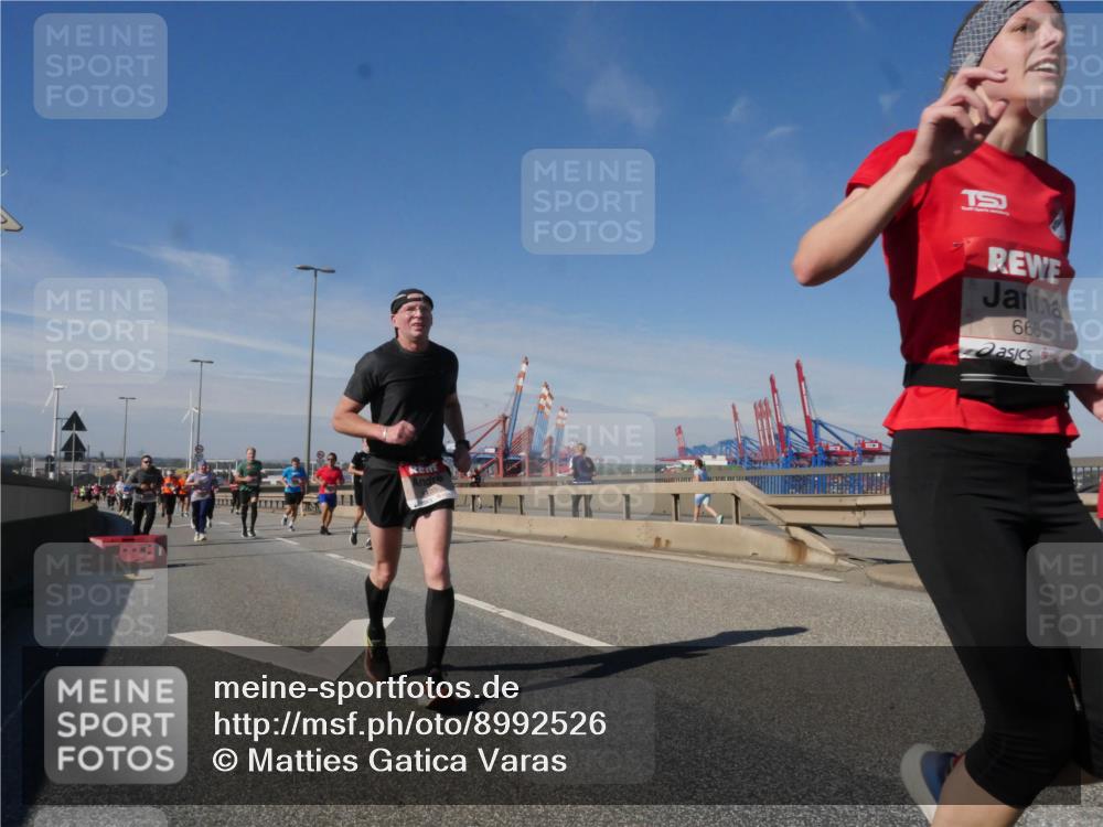 03.10.2025 - Köhlbrandbrückenlauf Matties Gatica Varas http://msf.ph/oto/8992526 03.10.2025 12:44:30 Position 2 6661 meine-sportfotos.de