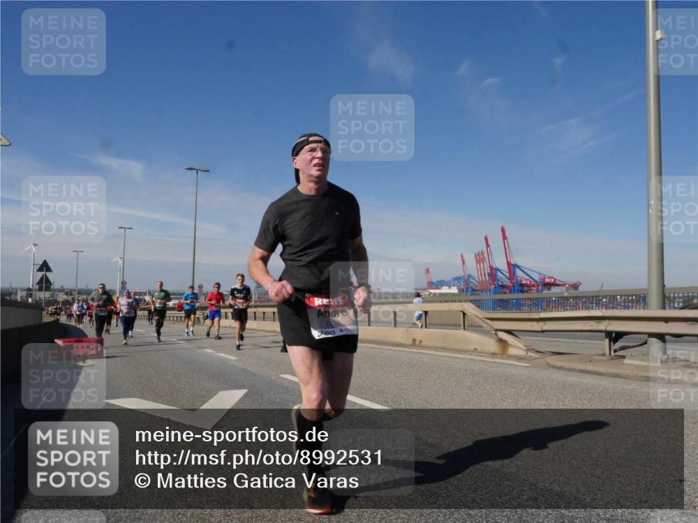 03.10.2025 - Köhlbrandbrückenlauf Matties Gatica Varas http://msf.ph/oto/8992531 03.10.2025 12:44:31 Position 2 4135 meine-sportfotos.de