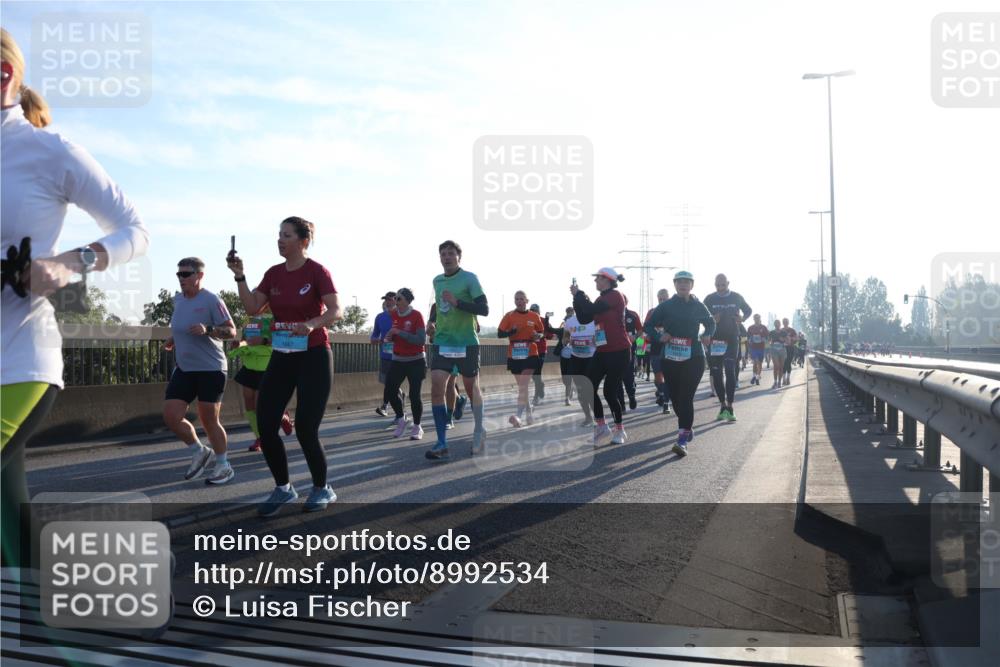03.10.2025 - Köhlbrandbrückenlauf Luisa Fischer http://msf.ph/oto/8992534 03.10.2025 10:18:08 Position 3 00 meine-sportfotos.de