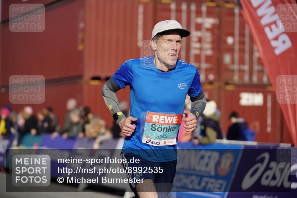 03.10.2025 - Köhlbrandbrückenlauf Michael Burmester http://msf.ph/oto/8992535 03.10.2025 09:52:09 Ziel 1026, 1187, 2722, 3248, 3756 meine-sportfotos.de
