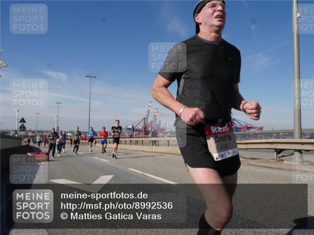 03.10.2025 - Köhlbrandbrückenlauf Matties Gatica Varas http://msf.ph/oto/8992536 03.10.2025 12:44:31 Position 2 4135 meine-sportfotos.de