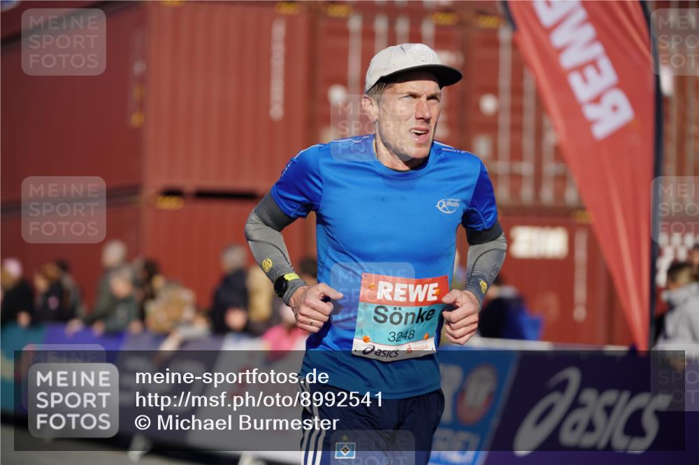 03.10.2025 - Köhlbrandbrückenlauf Michael Burmester http://msf.ph/oto/8992541 03.10.2025 09:52:09 Ziel 1026, 1187, 2722, 3248, 3756 meine-sportfotos.de