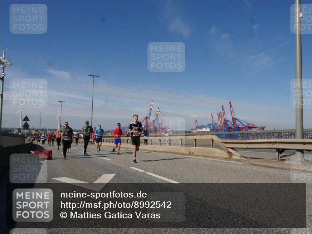 03.10.2025 - Köhlbrandbrückenlauf Matties Gatica Varas http://msf.ph/oto/8992542 03.10.2025 12:44:32 Position 2  meine-sportfotos.de