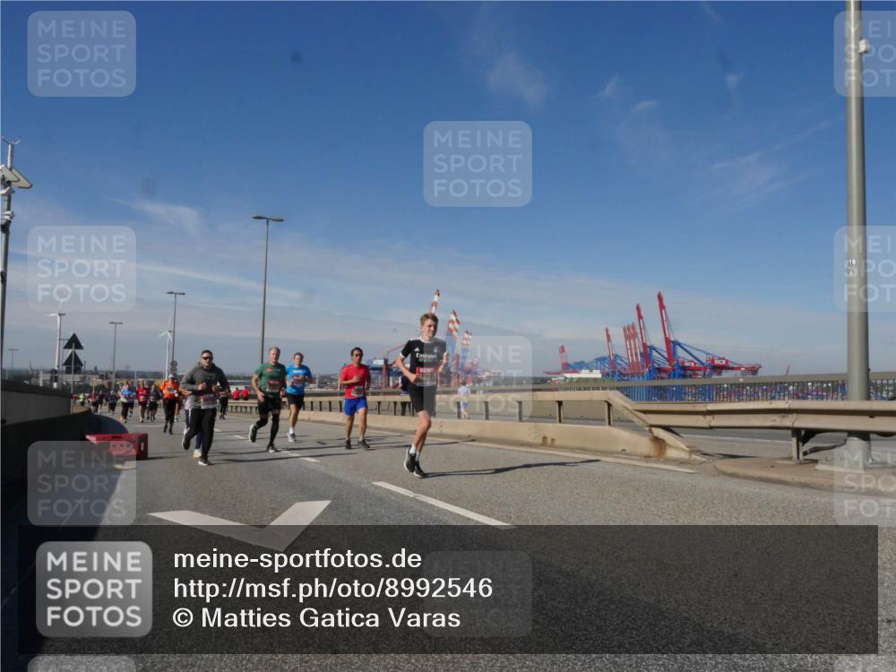 03.10.2025 - Köhlbrandbrückenlauf Matties Gatica Varas http://msf.ph/oto/8992546 03.10.2025 12:44:32 Position 2  meine-sportfotos.de