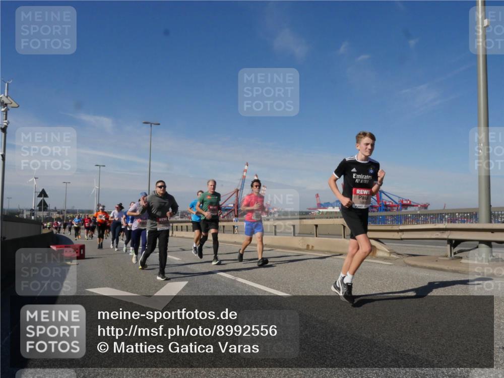 03.10.2025 - Köhlbrandbrückenlauf Matties Gatica Varas http://msf.ph/oto/8992556 03.10.2025 12:44:34 Position 2  meine-sportfotos.de
