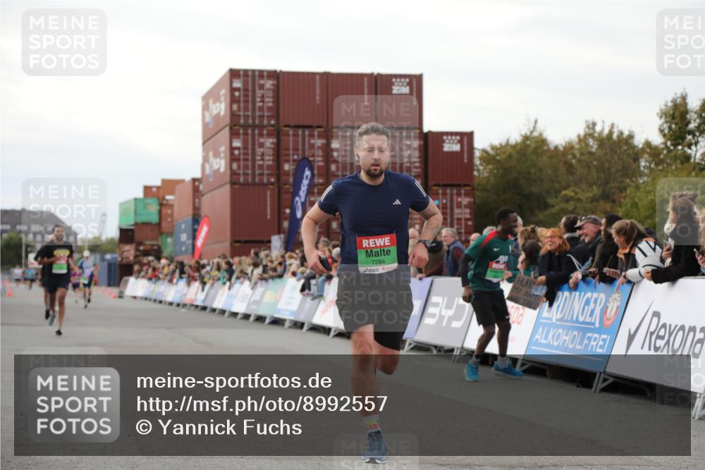 03.10.2025 - Köhlbrandbrückenlauf Yannick Fuchs http://msf.ph/oto/8992557 03.10.2025 16:03:34 Ziel 7224, 7284, 7418, 7485, 9103, 9484, 9632, 9666 meine-sportfotos.de