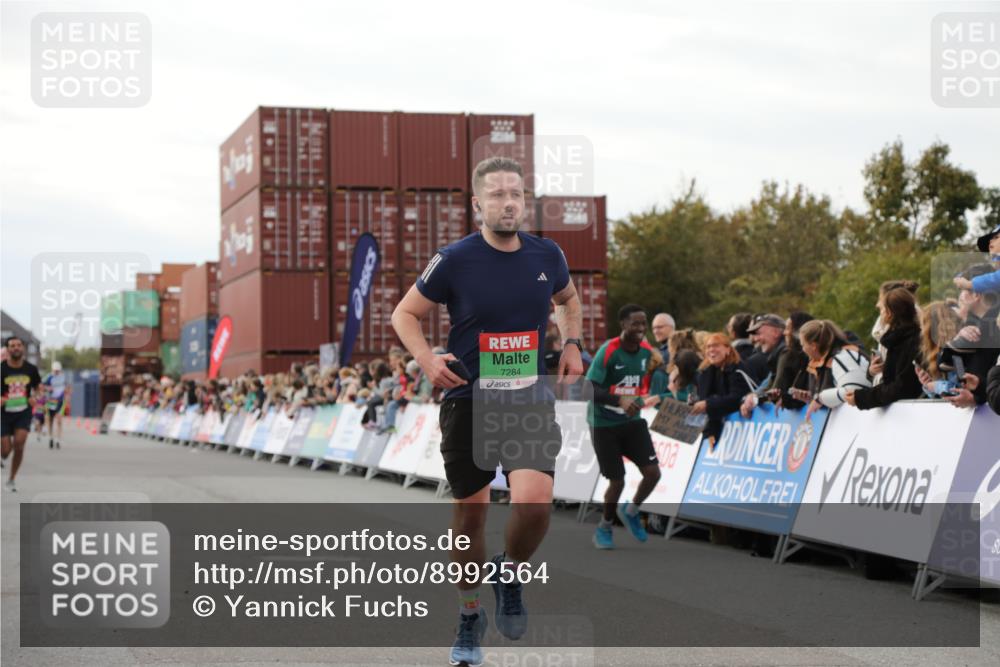 03.10.2025 - Köhlbrandbrückenlauf Yannick Fuchs http://msf.ph/oto/8992564 03.10.2025 16:03:34 Ziel 7224, 7284, 7418, 7485, 9103, 9484, 9632, 9666 meine-sportfotos.de