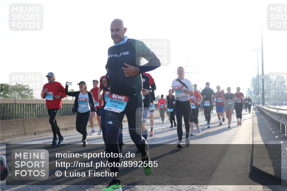 03.10.2025 - Köhlbrandbrückenlauf Luisa Fischer http://msf.ph/oto/8992565 03.10.2025 10:18:10 Position 3 1455, 2126 meine-sportfotos.de