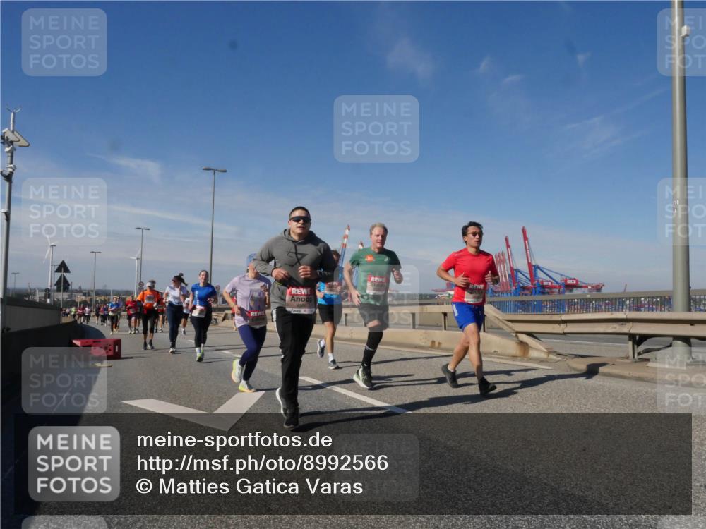 03.10.2025 - Köhlbrandbrückenlauf Matties Gatica Varas http://msf.ph/oto/8992566 03.10.2025 12:44:35 Position 2 18 meine-sportfotos.de