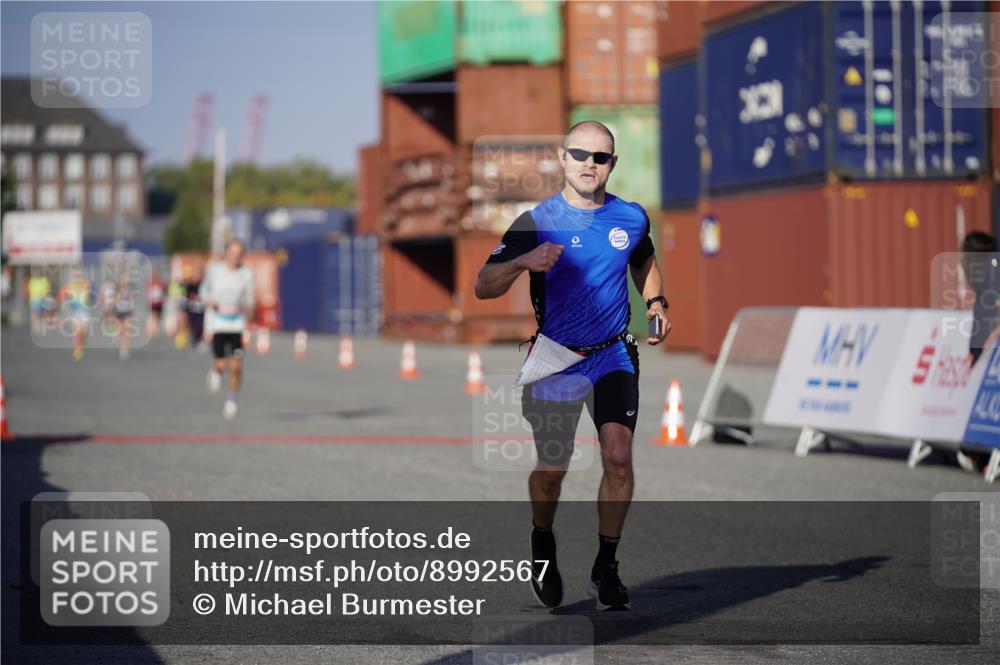 03.10.2025 - Köhlbrandbrückenlauf Michael Burmester http://msf.ph/oto/8992567 03.10.2025 09:52:14 Ziel 2722, 2937, 3248 meine-sportfotos.de