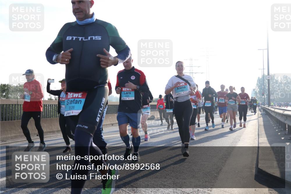 03.10.2025 - Köhlbrandbrückenlauf Luisa Fischer http://msf.ph/oto/8992568 03.10.2025 10:18:11 Position 3 2126, 3405, 1455, 1 meine-sportfotos.de