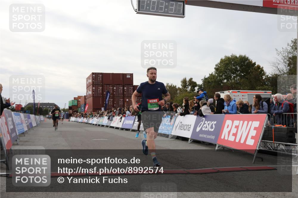 03.10.2025 - Köhlbrandbrückenlauf Yannick Fuchs http://msf.ph/oto/8992574 03.10.2025 16:03:35 Ziel 7224, 7284, 9103, 9484, 9632, 9666 meine-sportfotos.de