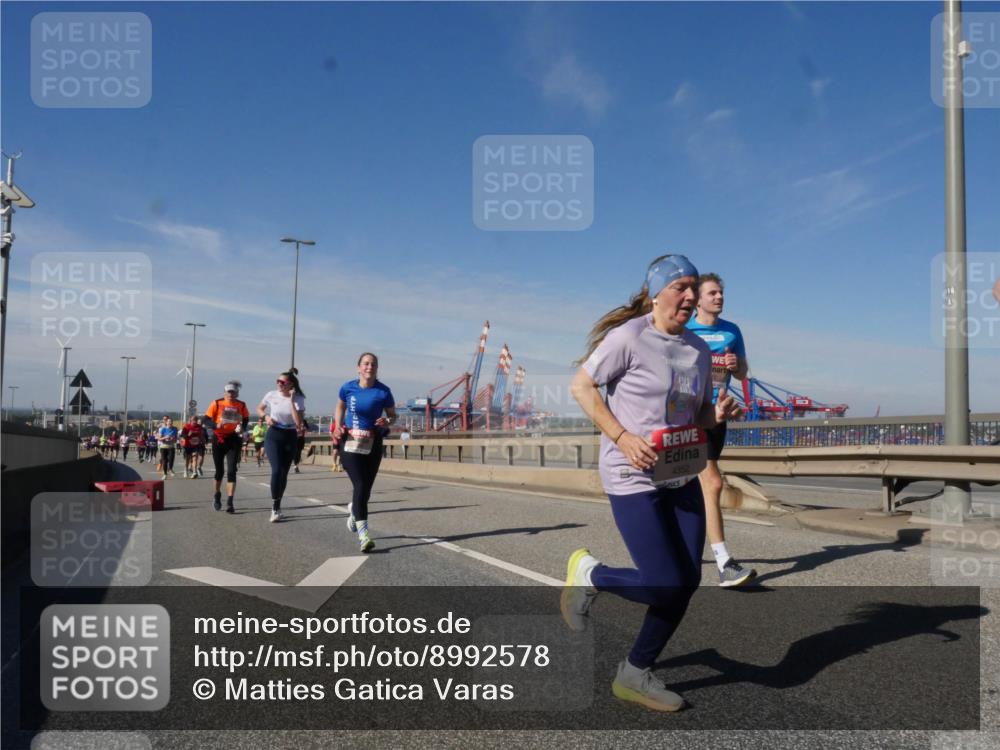 03.10.2025 - Köhlbrandbrückenlauf Matties Gatica Varas http://msf.ph/oto/8992578 03.10.2025 12:44:36 Position 2 4352 meine-sportfotos.de