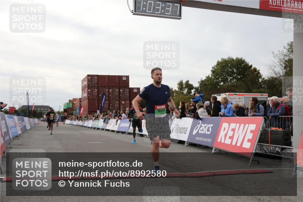 03.10.2025 - Köhlbrandbrückenlauf Yannick Fuchs http://msf.ph/oto/8992580 03.10.2025 16:03:35 Ziel 7224, 7284, 9103, 9484, 9632, 9666 meine-sportfotos.de
