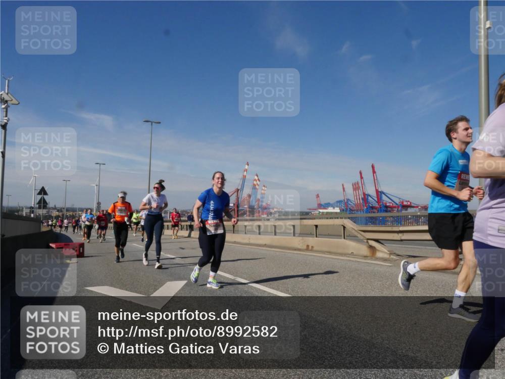 03.10.2025 - Köhlbrandbrückenlauf Matties Gatica Varas http://msf.ph/oto/8992582 03.10.2025 12:44:37 Position 2  meine-sportfotos.de