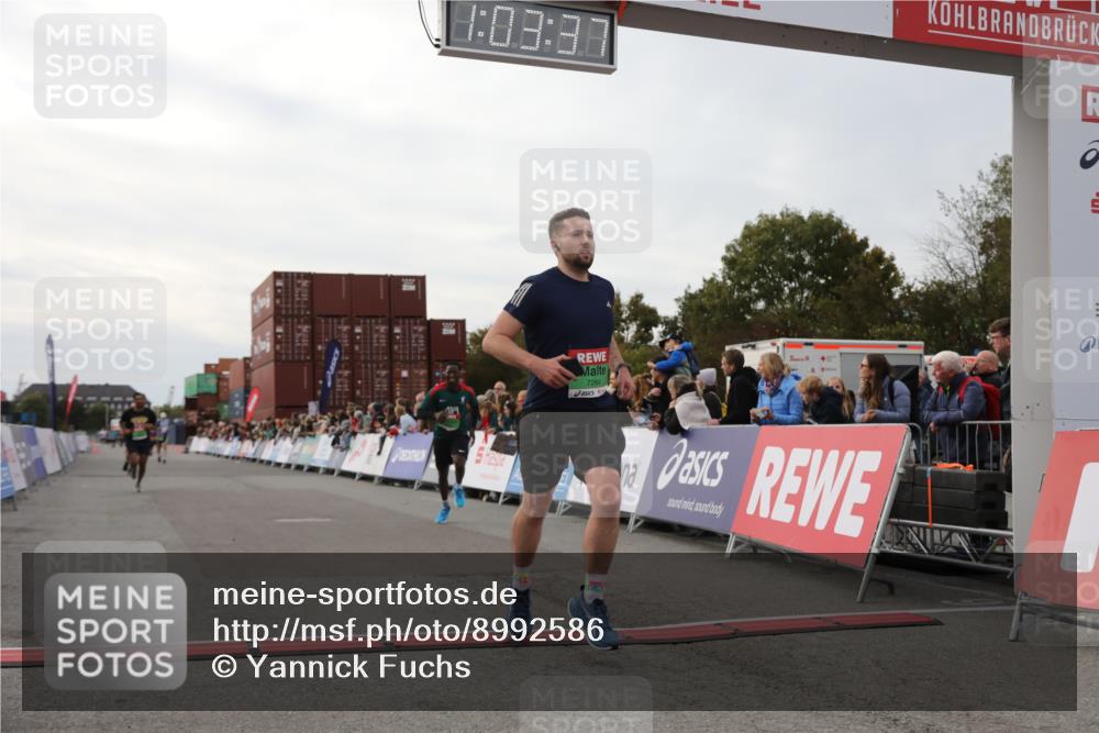 03.10.2025 - Köhlbrandbrückenlauf Yannick Fuchs http://msf.ph/oto/8992586 03.10.2025 16:03:35 Ziel 7224, 7284, 9103, 9484, 9632, 9666 meine-sportfotos.de