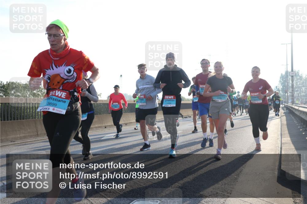 03.10.2025 - Köhlbrandbrückenlauf Luisa Fischer http://msf.ph/oto/8992591 03.10.2025 10:18:13 Position 3 3699, 1634, 2499, 1818 meine-sportfotos.de