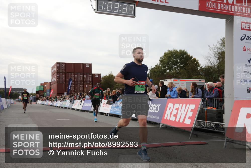 03.10.2025 - Köhlbrandbrückenlauf Yannick Fuchs http://msf.ph/oto/8992593 03.10.2025 16:03:35 Ziel 7224, 7284, 9103, 9484, 9632, 9666 meine-sportfotos.de