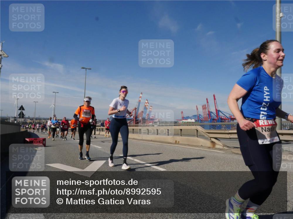 03.10.2025 - Köhlbrandbrückenlauf Matties Gatica Varas http://msf.ph/oto/8992595 03.10.2025 12:44:38 Position 2 5 meine-sportfotos.de