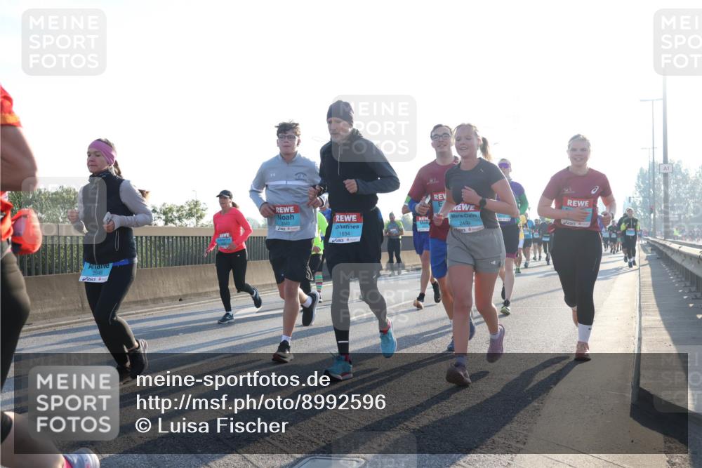 03.10.2025 - Köhlbrandbrückenlauf Luisa Fischer http://msf.ph/oto/8992596 03.10.2025 10:18:13 Position 3 2949, 2040, 1634, 2499 meine-sportfotos.de
