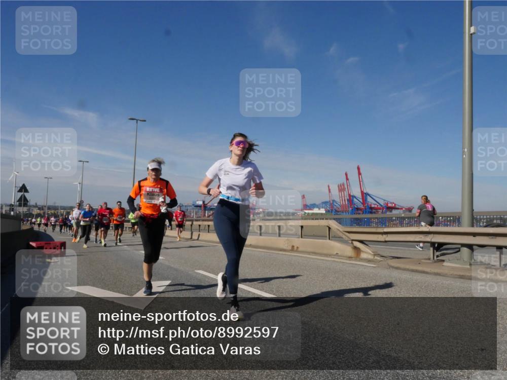 03.10.2025 - Köhlbrandbrückenlauf Matties Gatica Varas http://msf.ph/oto/8992597 03.10.2025 12:44:39 Position 2 118 meine-sportfotos.de