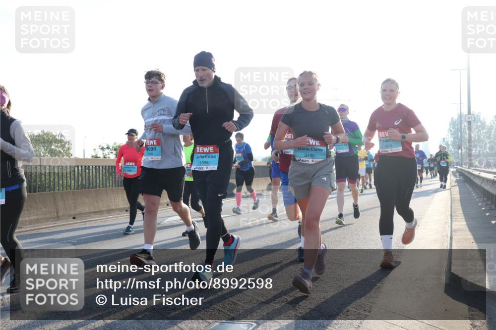 03.10.2025 - Köhlbrandbrückenlauf Luisa Fischer http://msf.ph/oto/8992598 03.10.2025 10:18:14 Position 3 2040, 1634, 2499, 1818 meine-sportfotos.de