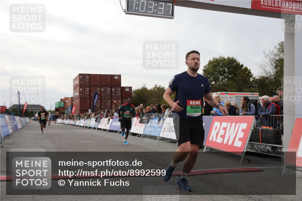 03.10.2025 - Köhlbrandbrückenlauf Yannick Fuchs http://msf.ph/oto/8992599 03.10.2025 16:03:35 Ziel 7224, 7284, 9103, 9484, 9632, 9666 meine-sportfotos.de