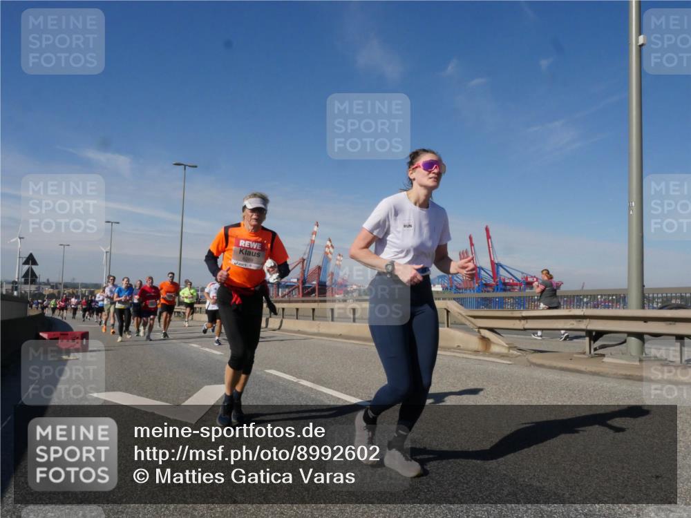 03.10.2025 - Köhlbrandbrückenlauf Matties Gatica Varas http://msf.ph/oto/8992602 03.10.2025 12:44:39 Position 2 6269 meine-sportfotos.de