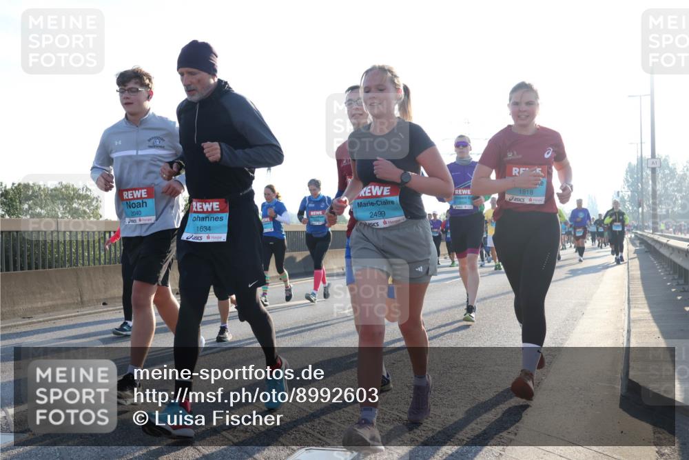 03.10.2025 - Köhlbrandbrückenlauf Luisa Fischer http://msf.ph/oto/8992603 03.10.2025 10:18:14 Position 3 2040, 1634, 2499, 2034, 1818 meine-sportfotos.de
