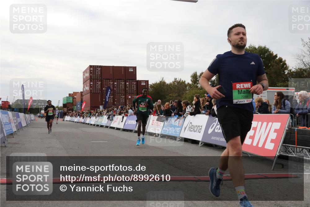03.10.2025 - Köhlbrandbrückenlauf Yannick Fuchs http://msf.ph/oto/8992610 03.10.2025 16:03:36 Ziel 7284, 9103, 9484, 9632, 9666 meine-sportfotos.de