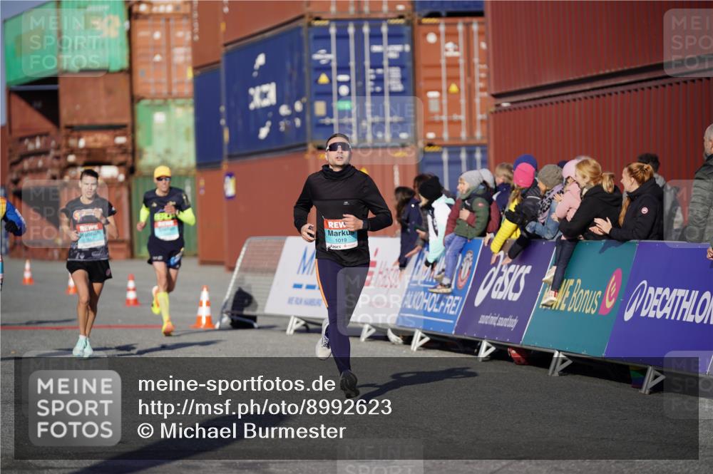 03.10.2025 - Köhlbrandbrückenlauf Michael Burmester http://msf.ph/oto/8992623 03.10.2025 09:52:30 Ziel 1019, 3008, 3610 meine-sportfotos.de