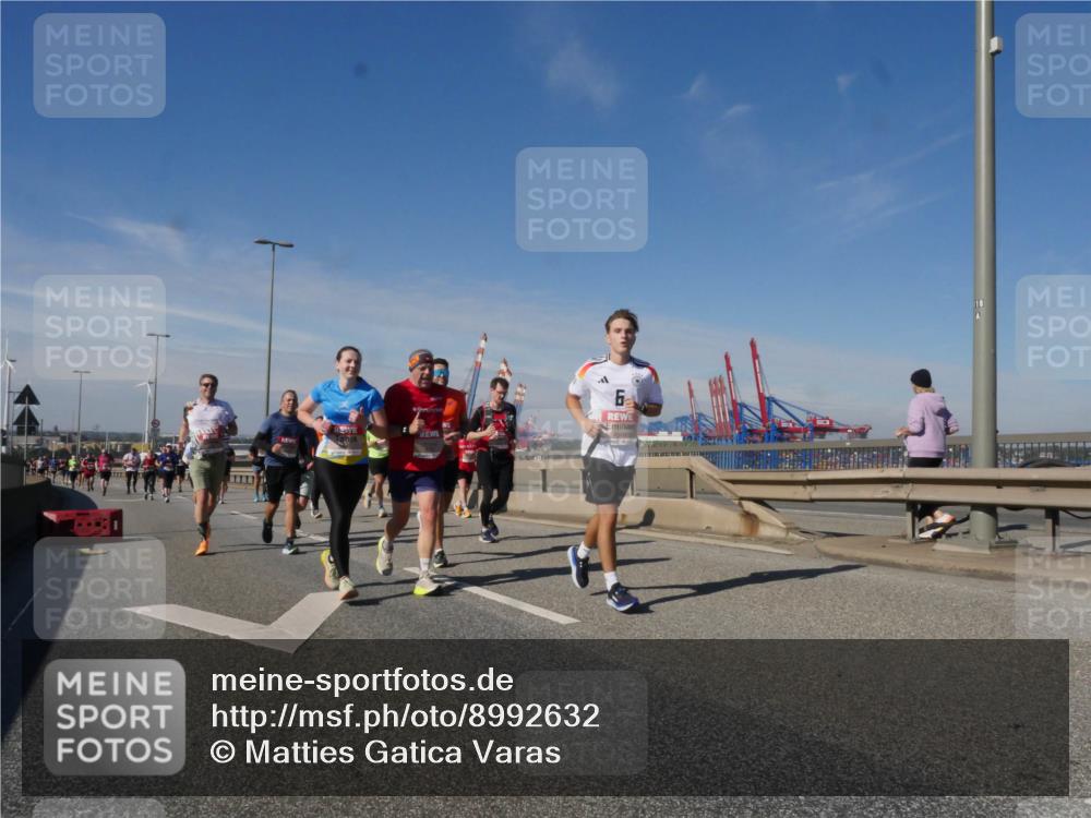 03.10.2025 - Köhlbrandbrückenlauf Matties Gatica Varas http://msf.ph/oto/8992632 03.10.2025 12:44:43 Position 2 6, 118 meine-sportfotos.de