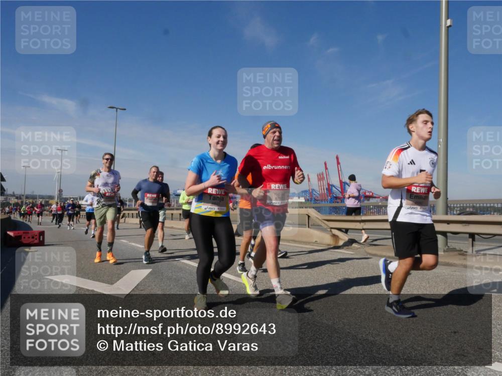 03.10.2025 - Köhlbrandbrückenlauf Matties Gatica Varas http://msf.ph/oto/8992643 03.10.2025 12:44:44 Position 2 6797, 4845 meine-sportfotos.de