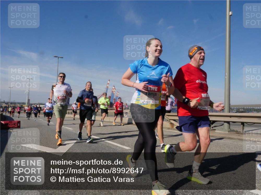 03.10.2025 - Köhlbrandbrückenlauf Matties Gatica Varas http://msf.ph/oto/8992647 03.10.2025 12:44:44 Position 2 4845, 6797 meine-sportfotos.de