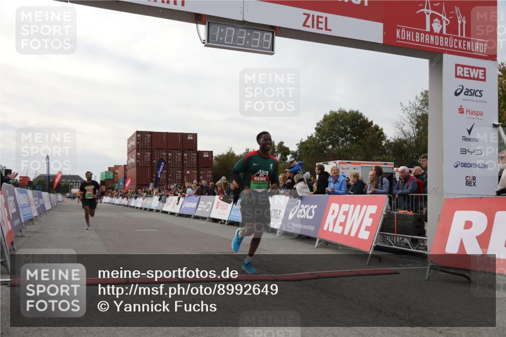 03.10.2025 - Köhlbrandbrückenlauf Yannick Fuchs http://msf.ph/oto/8992649 03.10.2025 16:03:37 Ziel 7284, 8980, 8981, 9484, 9632, 9666 meine-sportfotos.de