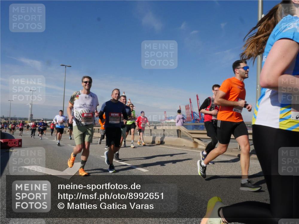 03.10.2025 - Köhlbrandbrückenlauf Matties Gatica Varas http://msf.ph/oto/8992651 03.10.2025 12:44:44 Position 2  meine-sportfotos.de