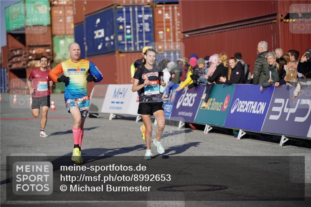 03.10.2025 - Köhlbrandbrückenlauf Michael Burmester http://msf.ph/oto/8992653 03.10.2025 09:52:33 Ziel 1019, 1055, 2792, 3008, 3610 meine-sportfotos.de
