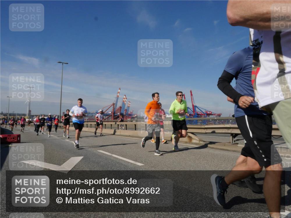 03.10.2025 - Köhlbrandbrückenlauf Matties Gatica Varas http://msf.ph/oto/8992662 03.10.2025 12:44:46 Position 2  meine-sportfotos.de