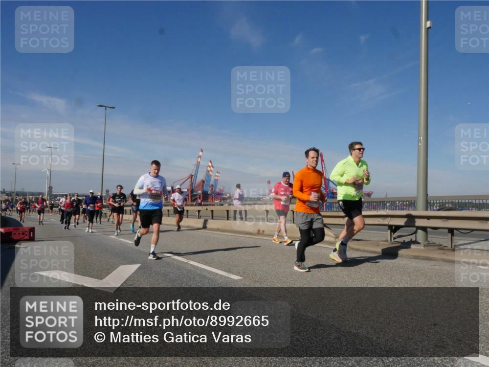 03.10.2025 - Köhlbrandbrückenlauf Matties Gatica Varas http://msf.ph/oto/8992665 03.10.2025 12:44:46 Position 2  meine-sportfotos.de