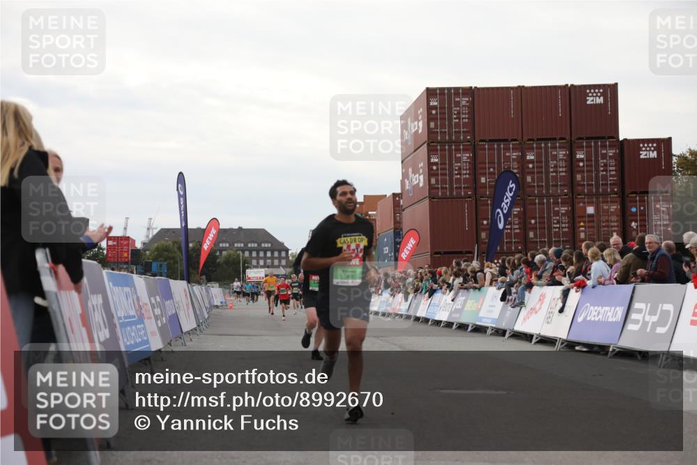 03.10.2025 - Köhlbrandbrückenlauf Yannick Fuchs http://msf.ph/oto/8992670 03.10.2025 16:03:38 Ziel 7284, 7409, 8980, 8981, 9484, 9632, 9666 meine-sportfotos.de