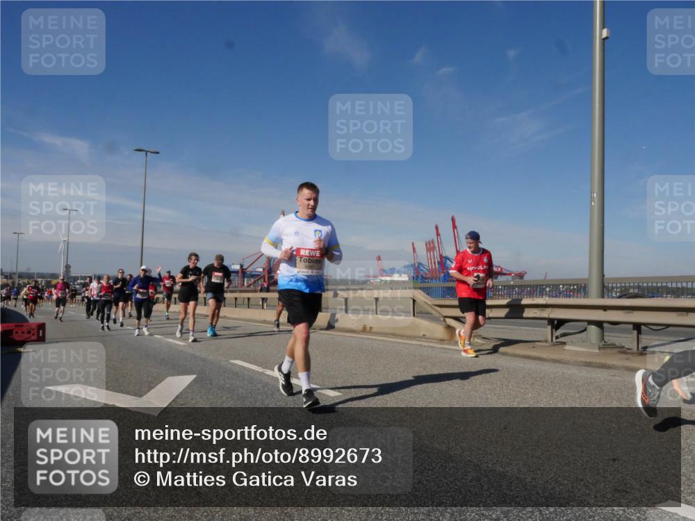 03.10.2025 - Köhlbrandbrückenlauf Matties Gatica Varas http://msf.ph/oto/8992673 03.10.2025 12:44:47 Position 2 6083 meine-sportfotos.de