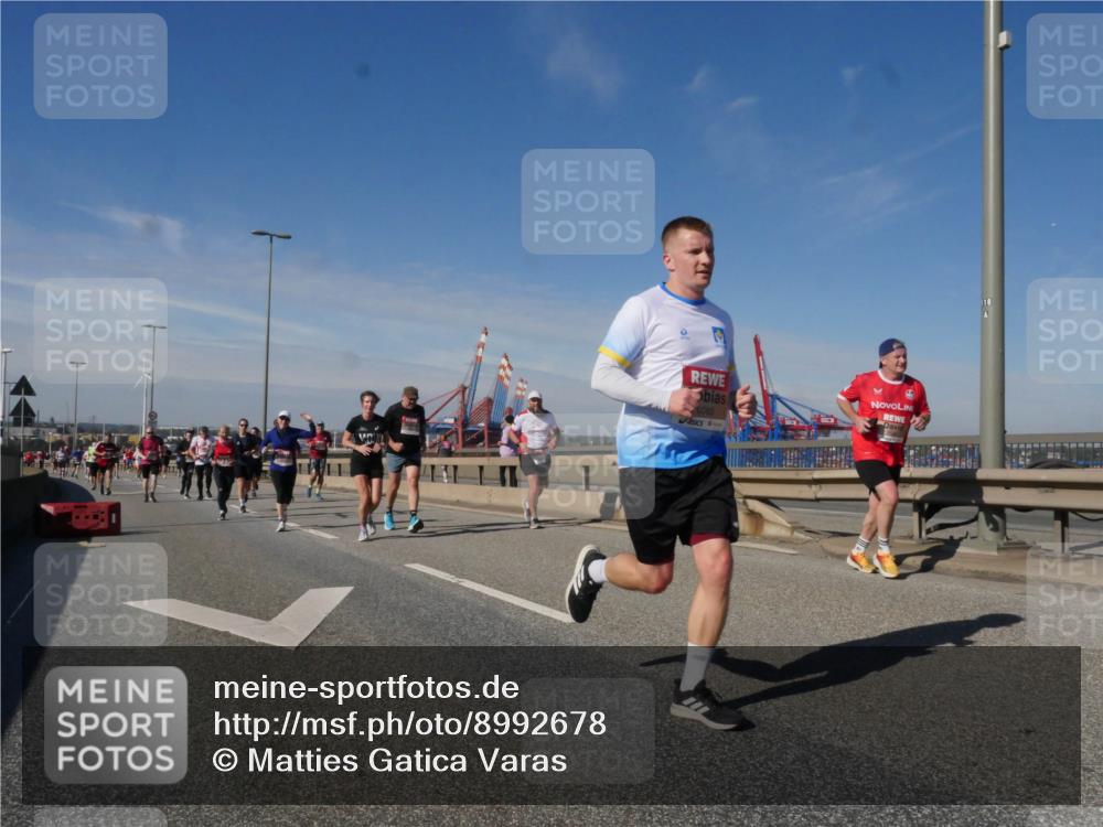 03.10.2025 - Köhlbrandbrückenlauf Matties Gatica Varas http://msf.ph/oto/8992678 03.10.2025 12:44:48 Position 2 6083 meine-sportfotos.de